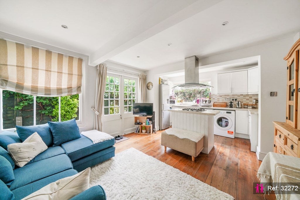 Flat Goldsboro' Road in Greater London