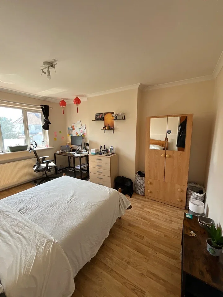 Room Geary Road in Greater London