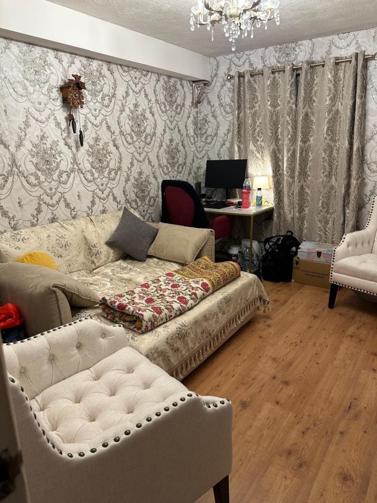 Flat Le May Avenue in Greater London