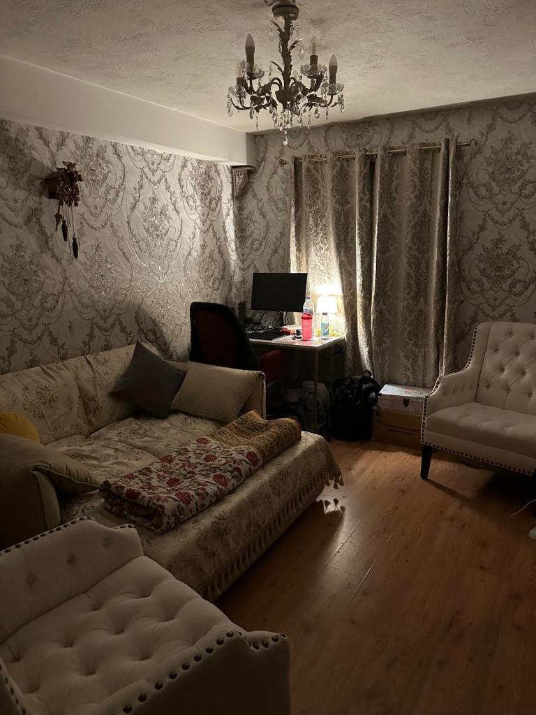 Flat Le May Avenue in Greater London