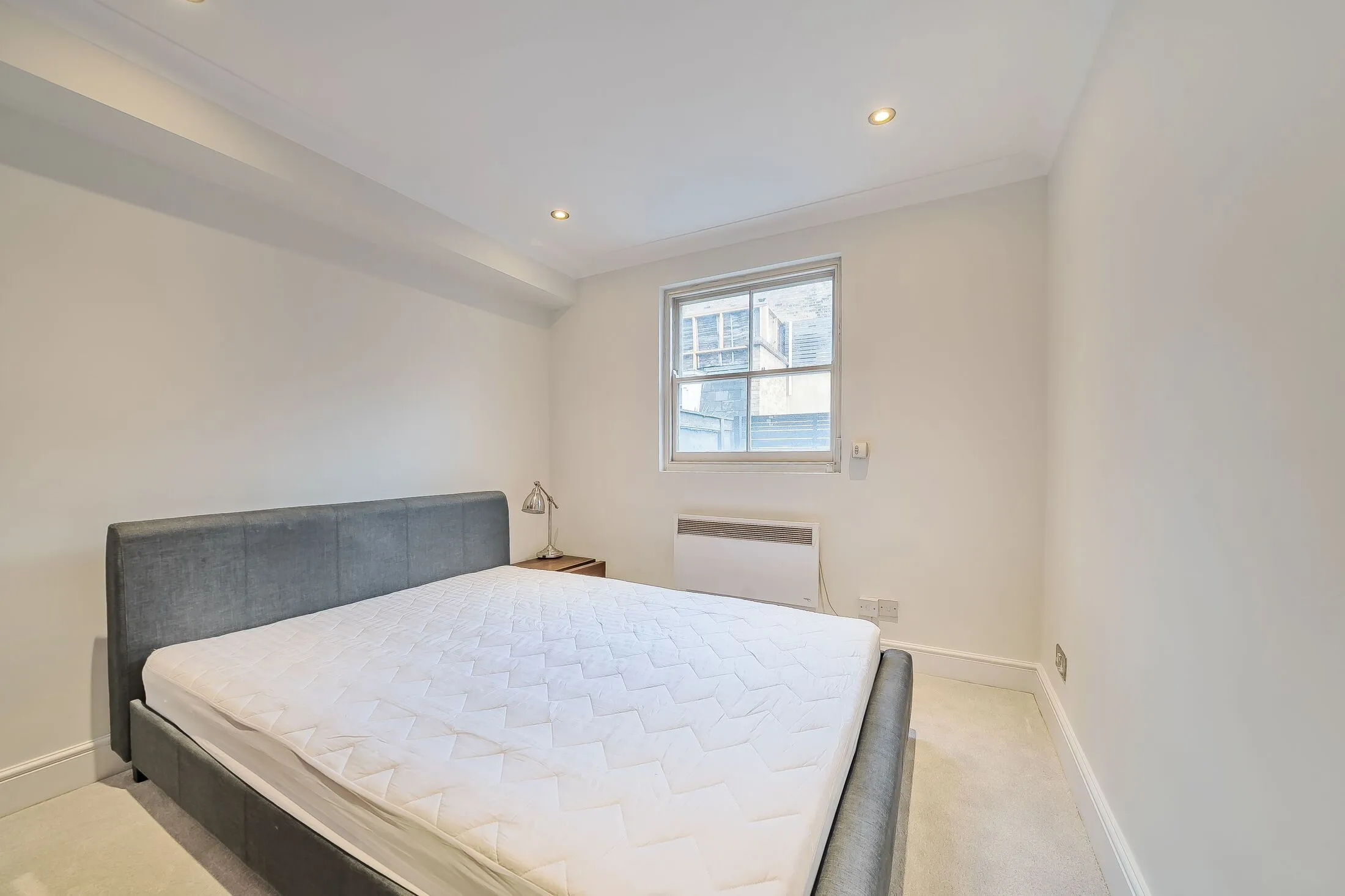 Flat Walton Street in Greater London