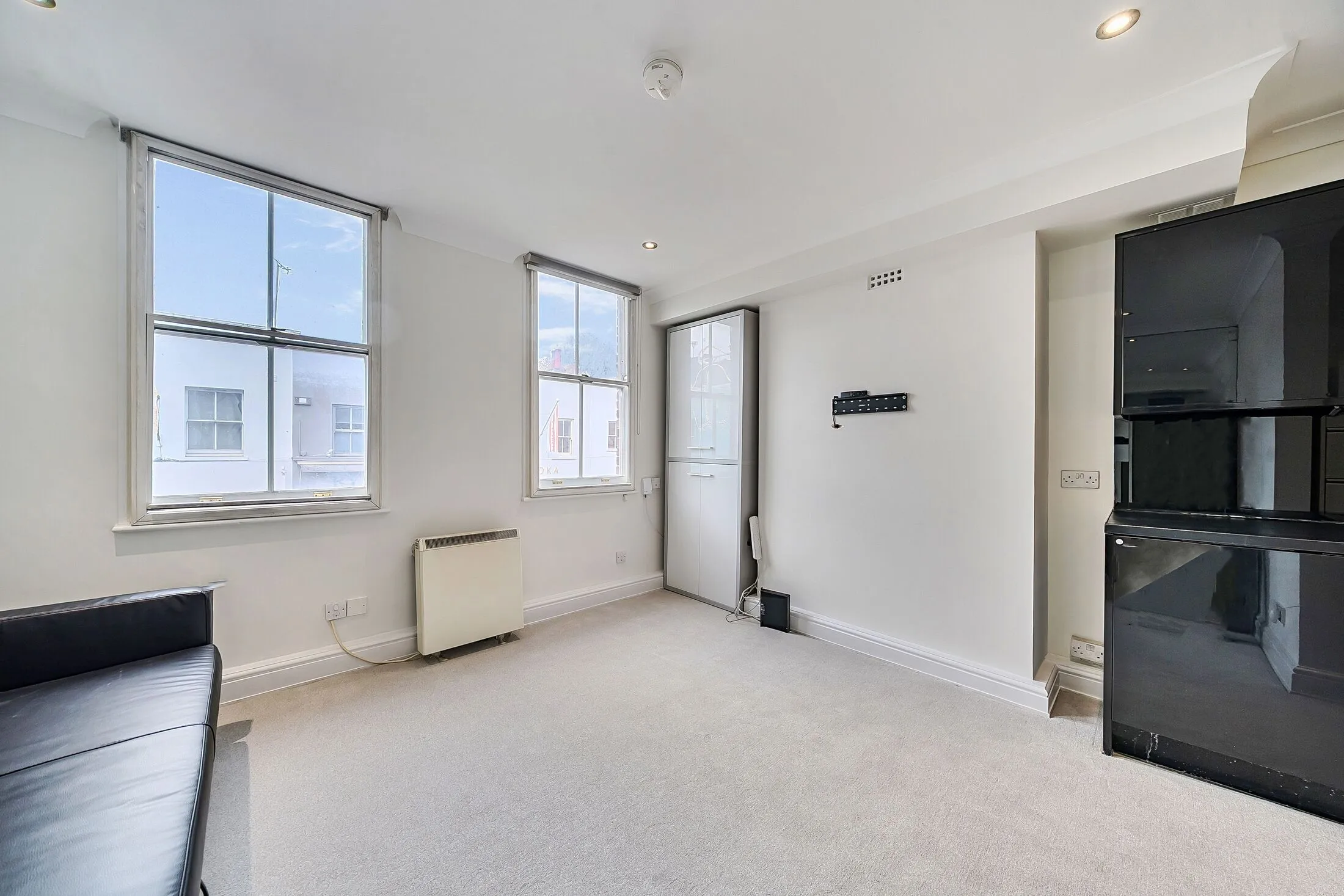 Flat Walton Street in Greater London