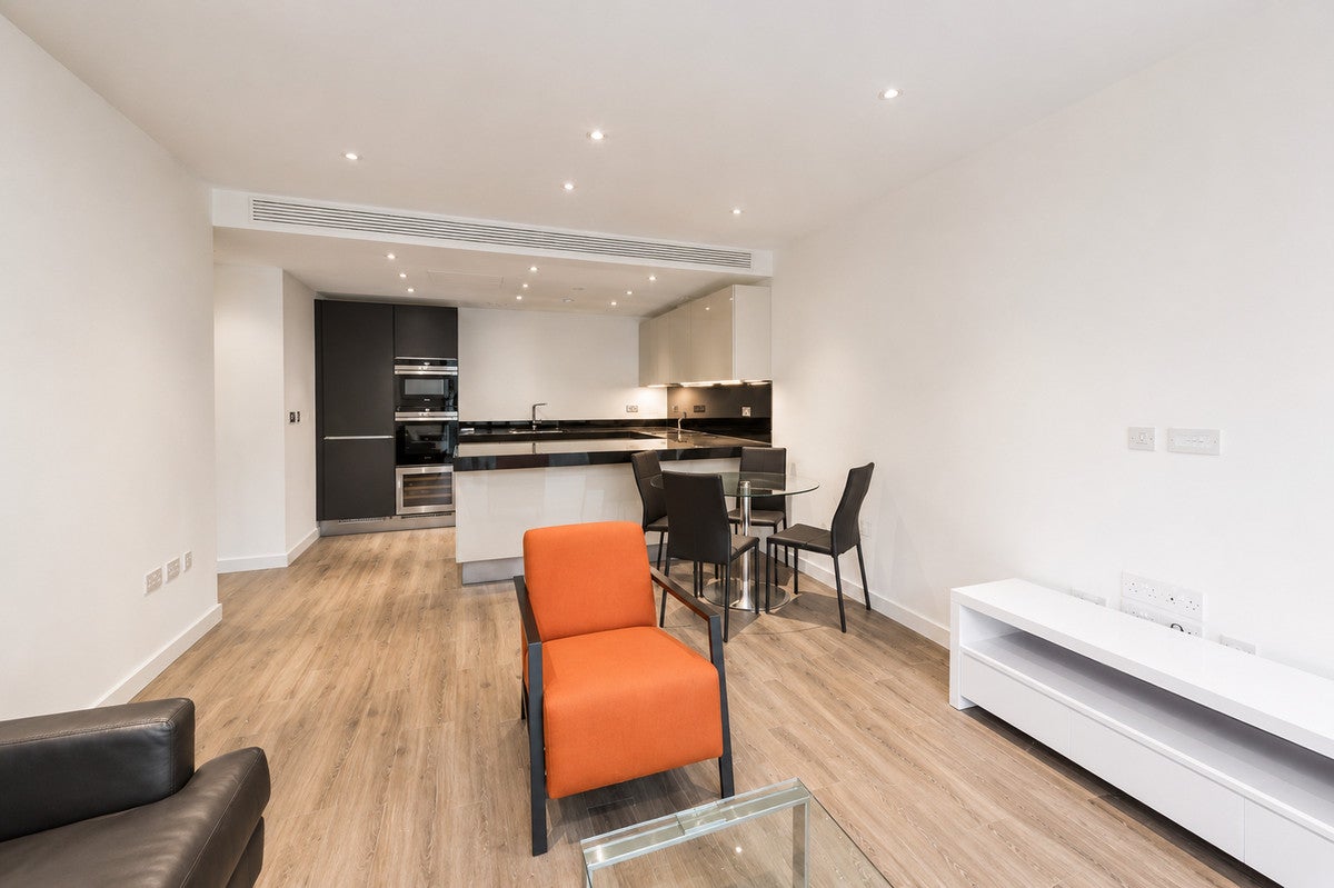 Flat Canter Way in Greater London