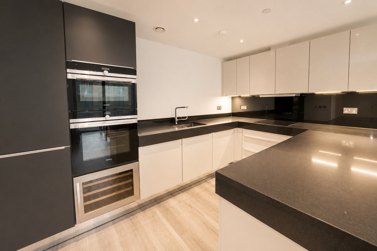 Flat Canter Way in Greater London