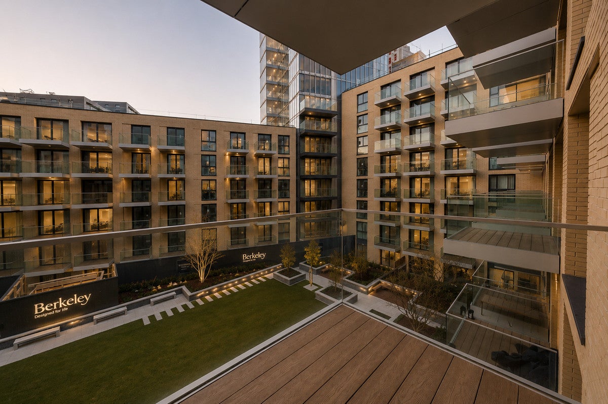 Flat Canter Way in Greater London