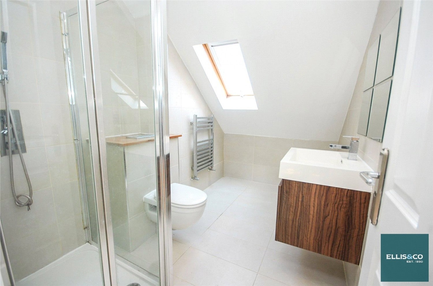 Flat Manor View in Greater London