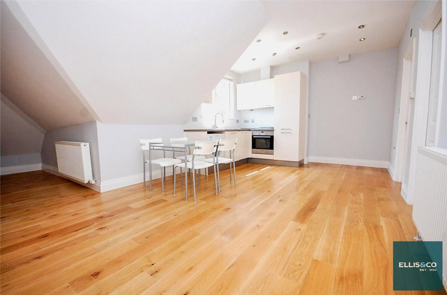 Flat Manor View in Greater London