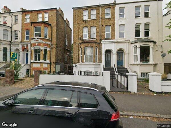 Flat Rosendale Road in Greater London
