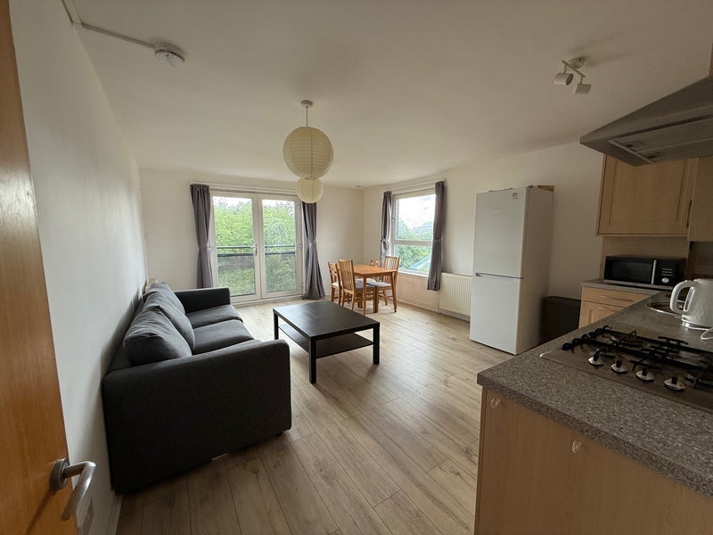 Room Firpark Close in Glasgow