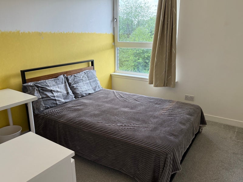 Room Firpark Close in Glasgow
