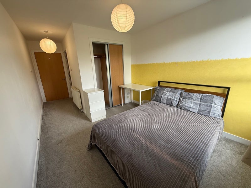 Room Firpark Close in Glasgow