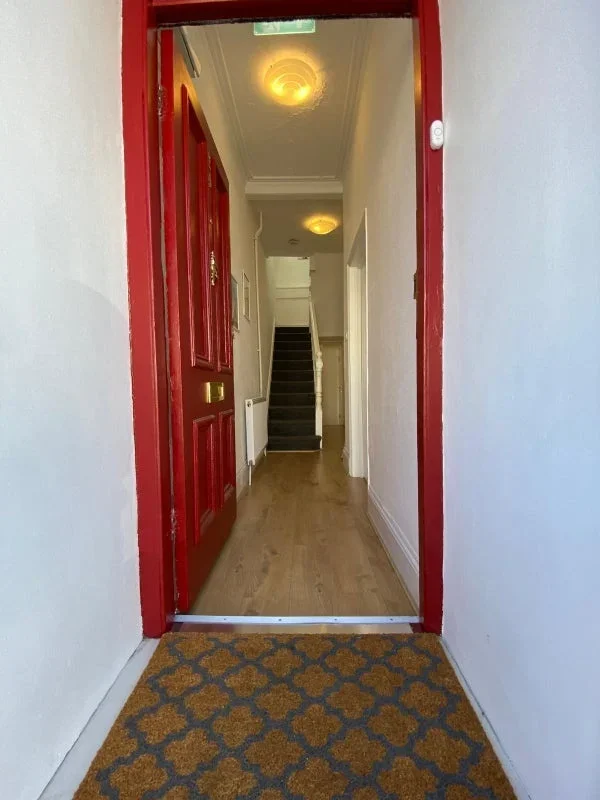 Room Floyd Road in Greater London