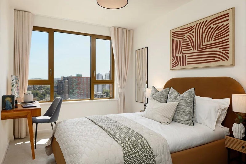 Room Ilderton Road in Greater London
