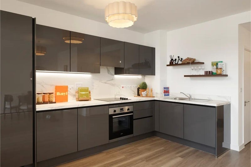 Room Ilderton Road in Greater London