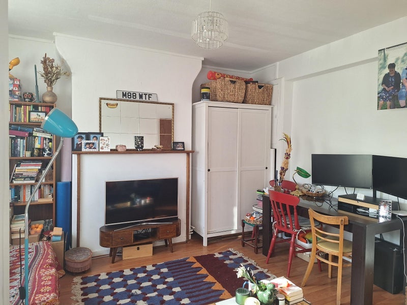 Flat Burdett Road in Greater London
