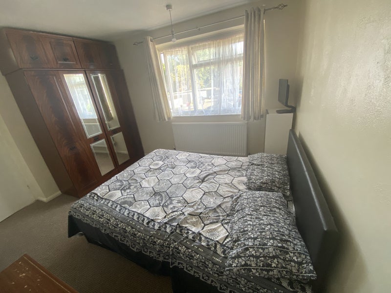 Room Goodman Park in Slough