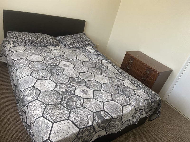 Room Goodman Park in Slough