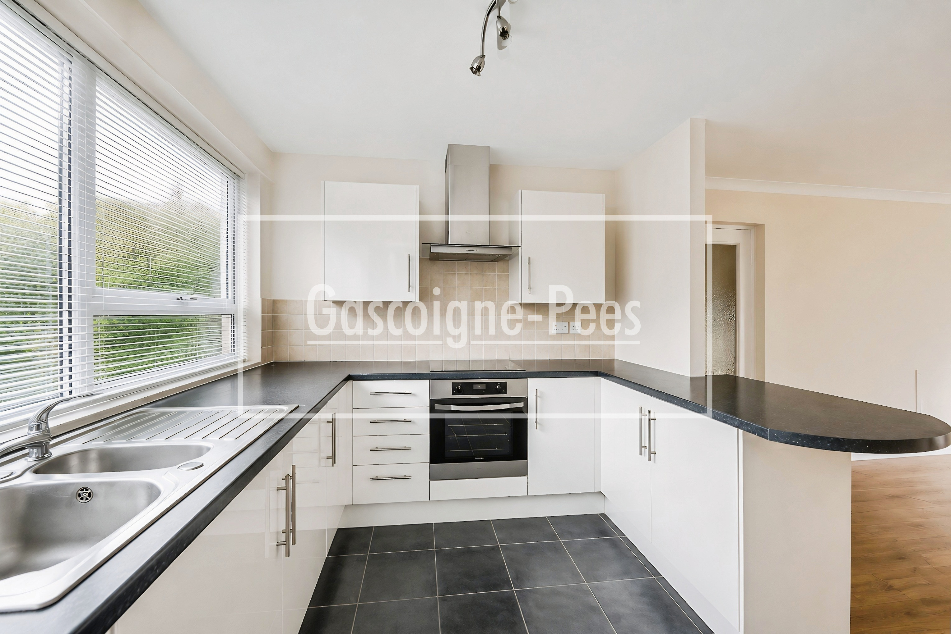 Flat Boxgrove Road in Guildford