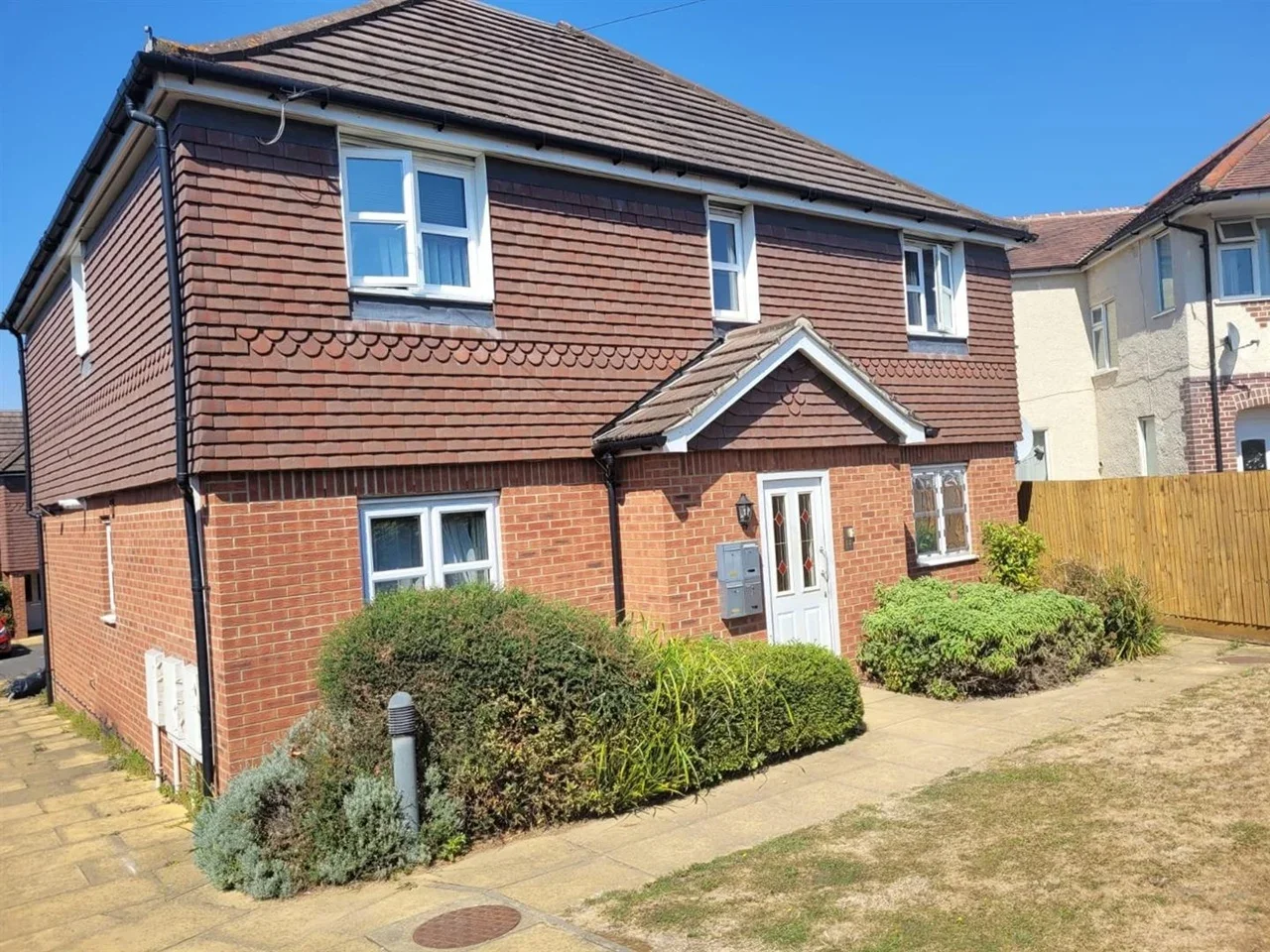 Flat Hexham Gardens in Greater London