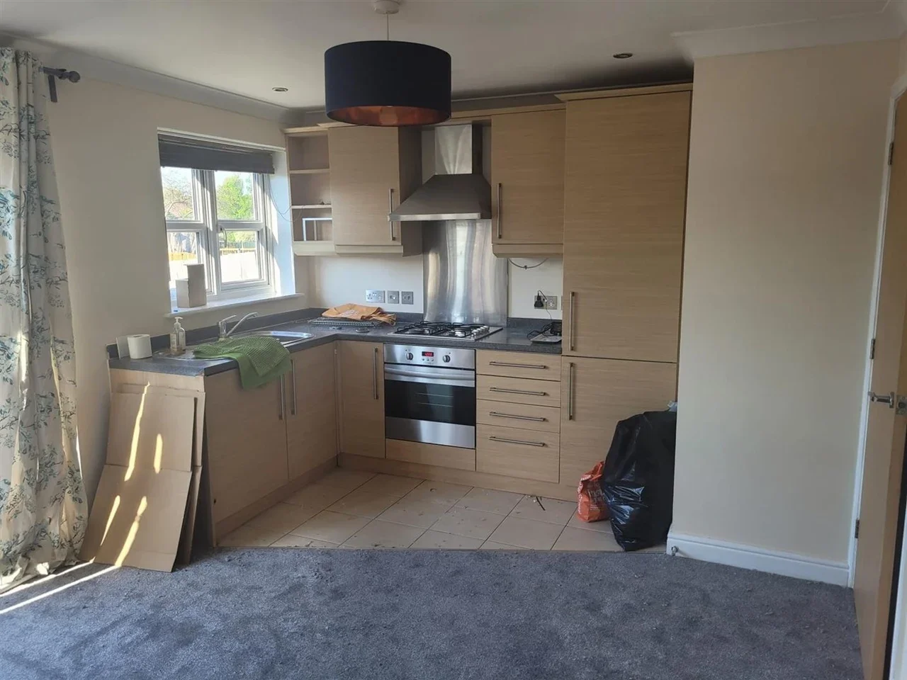 Flat Hexham Gardens in Greater London
