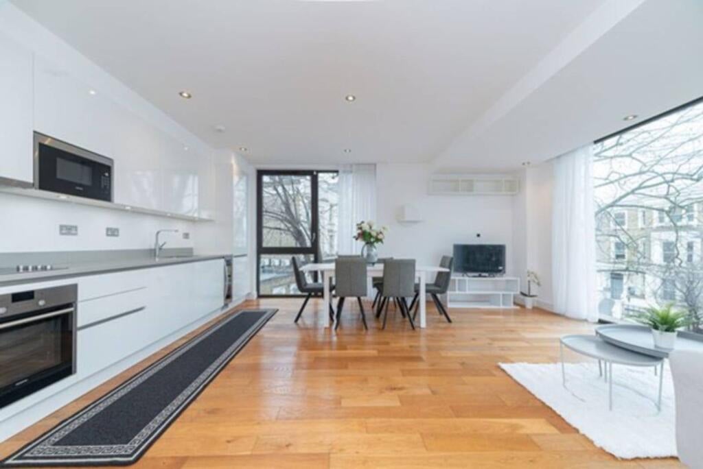 Flat Elgin Avenue in City of Westminster