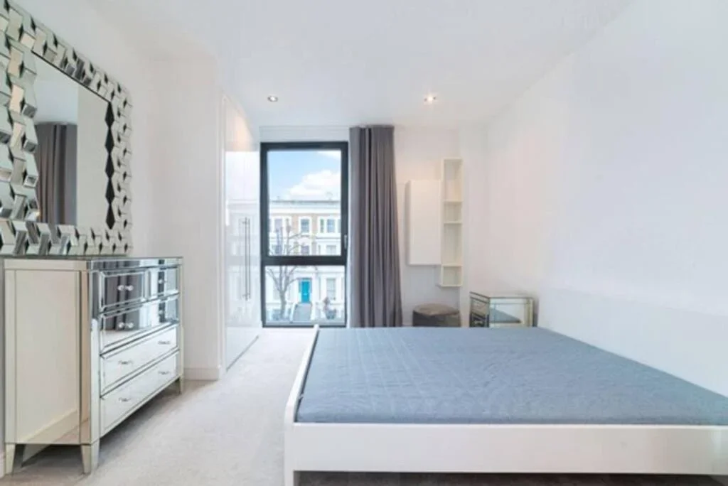 Flat Elgin Avenue in City of Westminster