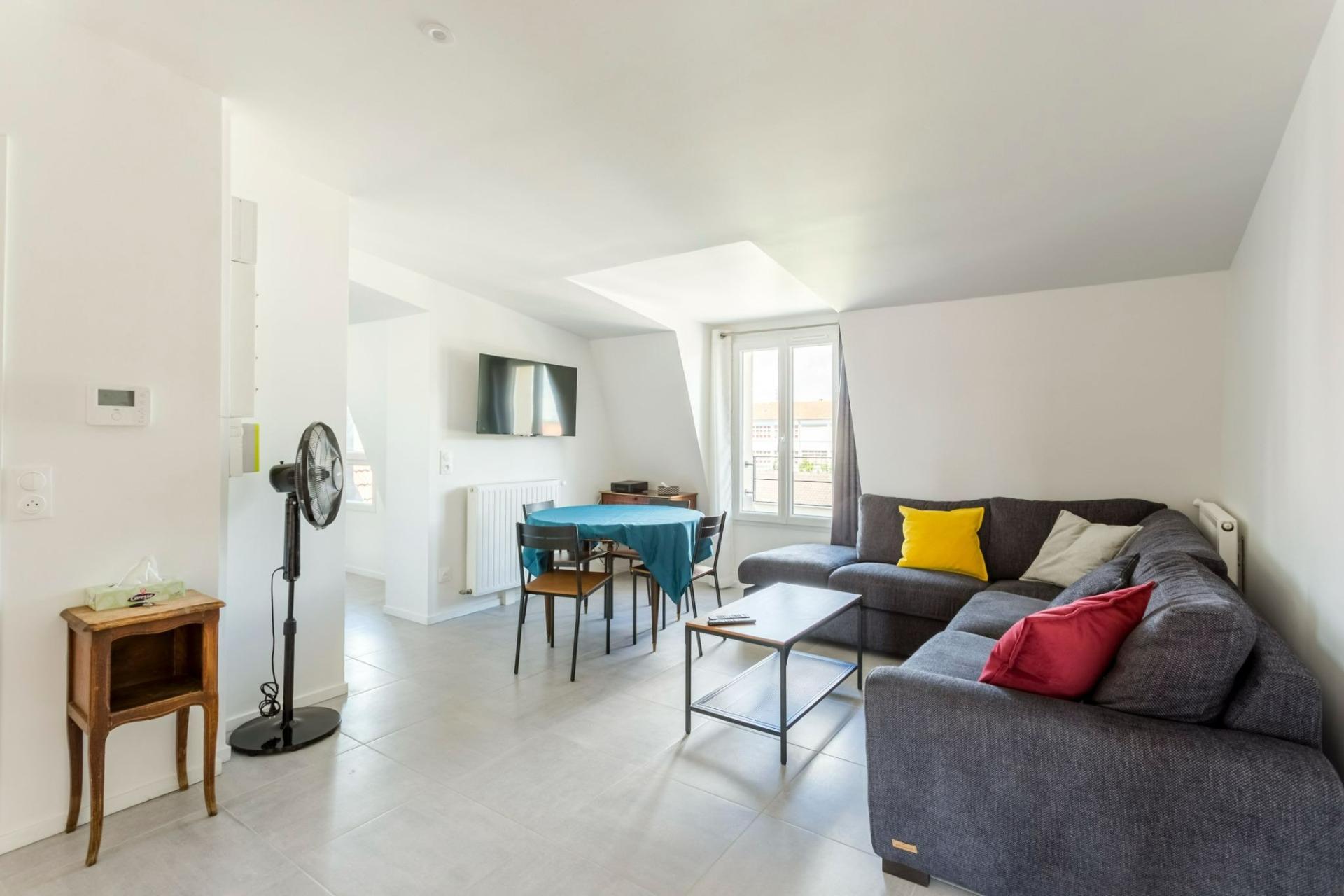 Room Rue Camille Desmoulins in Choisy-le-Roi