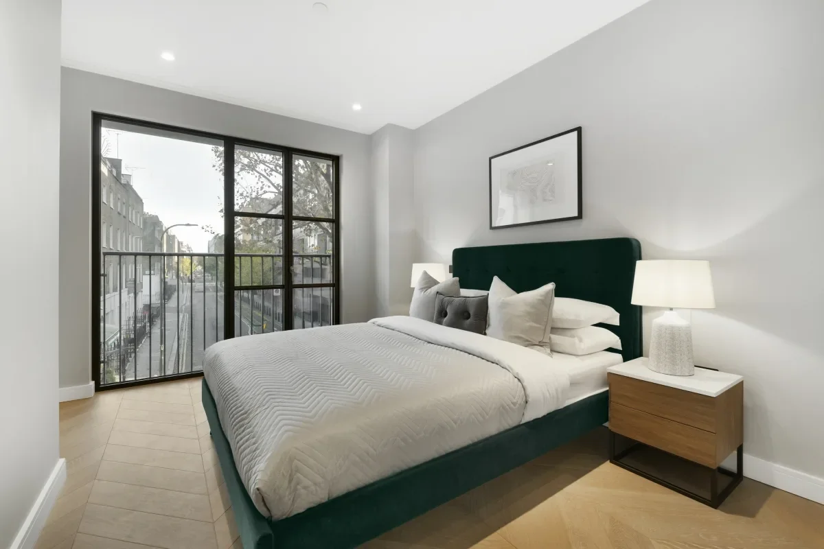 Flat Cleveland Street in Greater London