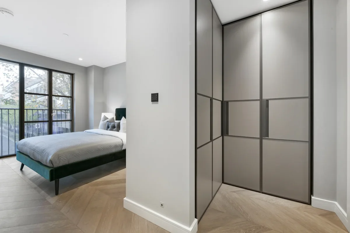 Flat Cleveland Street in Greater London