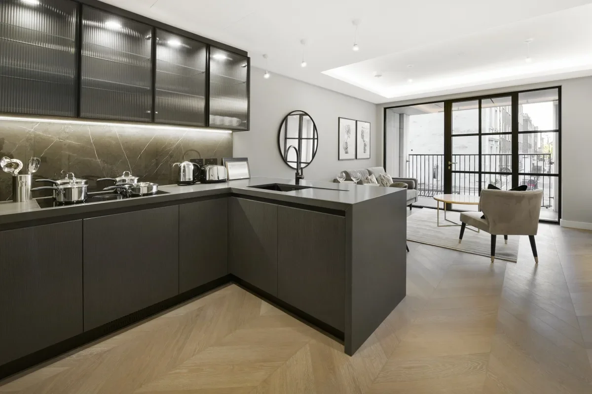 Flat Cleveland Street in Greater London
