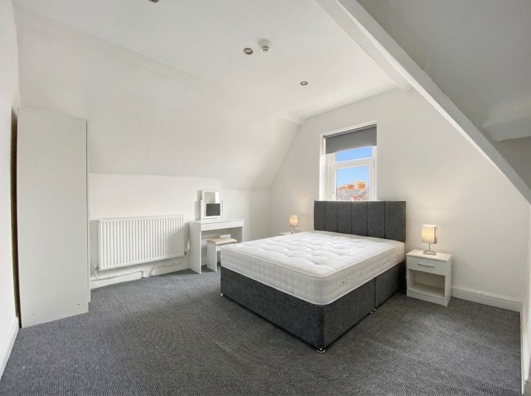 Room Angus Street in Cardiff