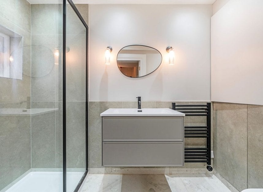 Flat Pembridge Crescent in Greater London