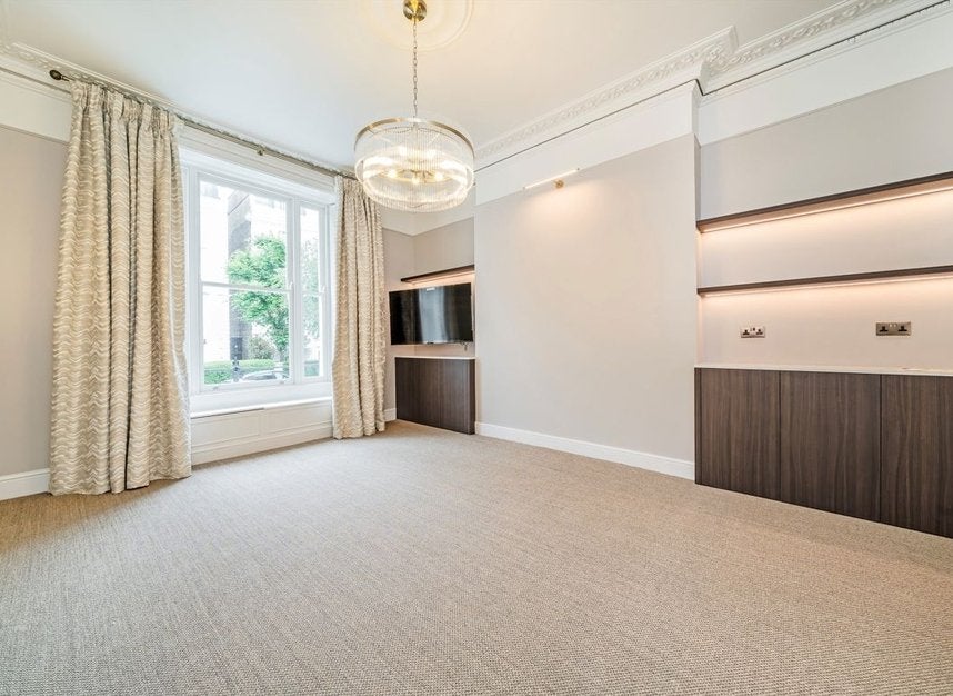 Flat Pembridge Crescent in Greater London