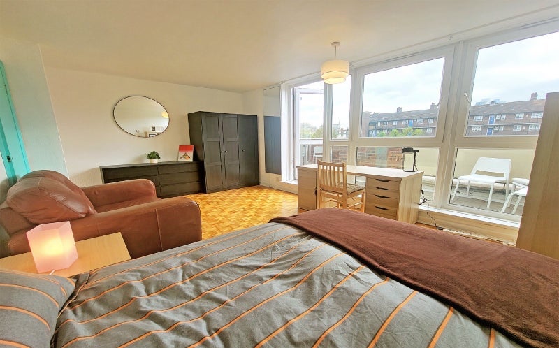Room Crondall Street in Greater London