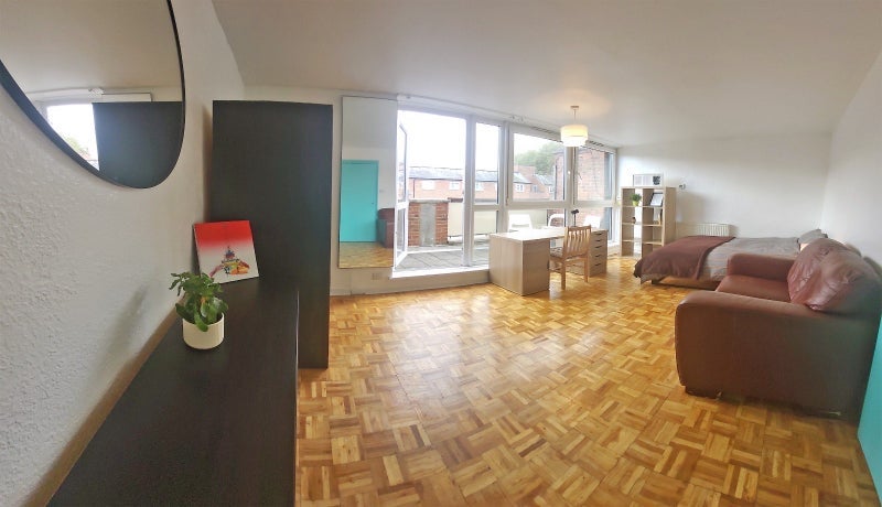 Room Crondall Street in Greater London