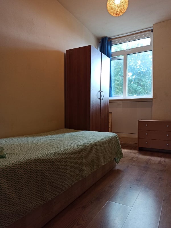 Room Mile End Road in Greater London