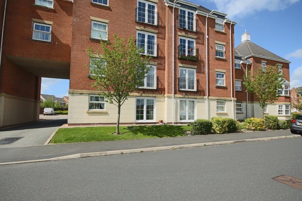 Flat Cornwall Avenue in Chorley
