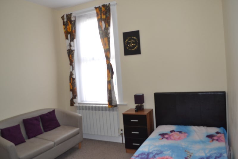 Room Upton Lane in Greater London
