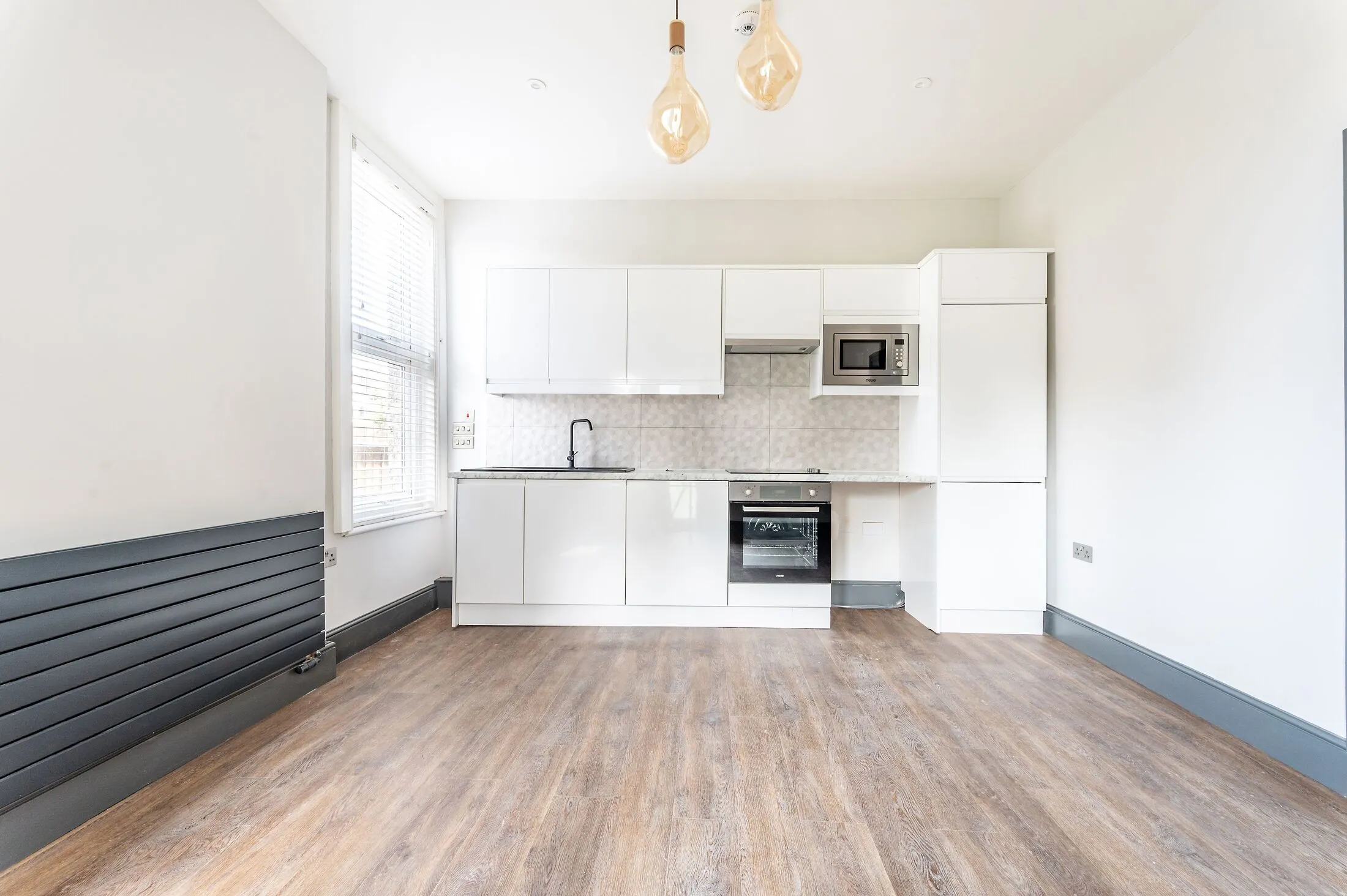 Flat Greyhound Lane in Greater London
