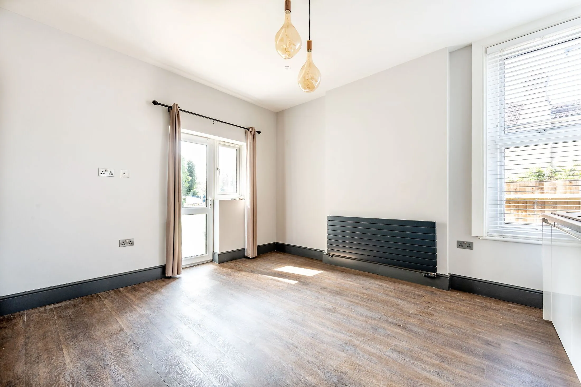 Flat Greyhound Lane in Greater London