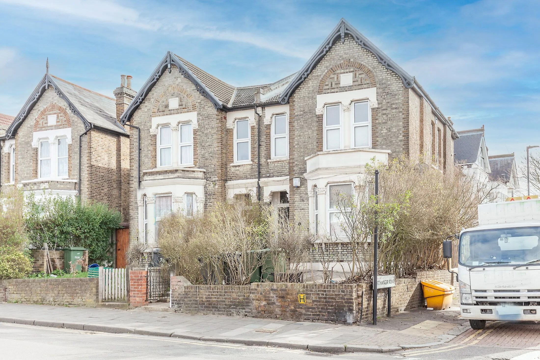 Flat Greyhound Lane in Greater London