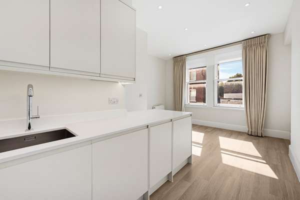 Flat Pont Street in Greater London