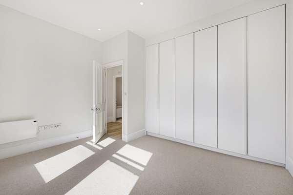 Flat Pont Street in Greater London