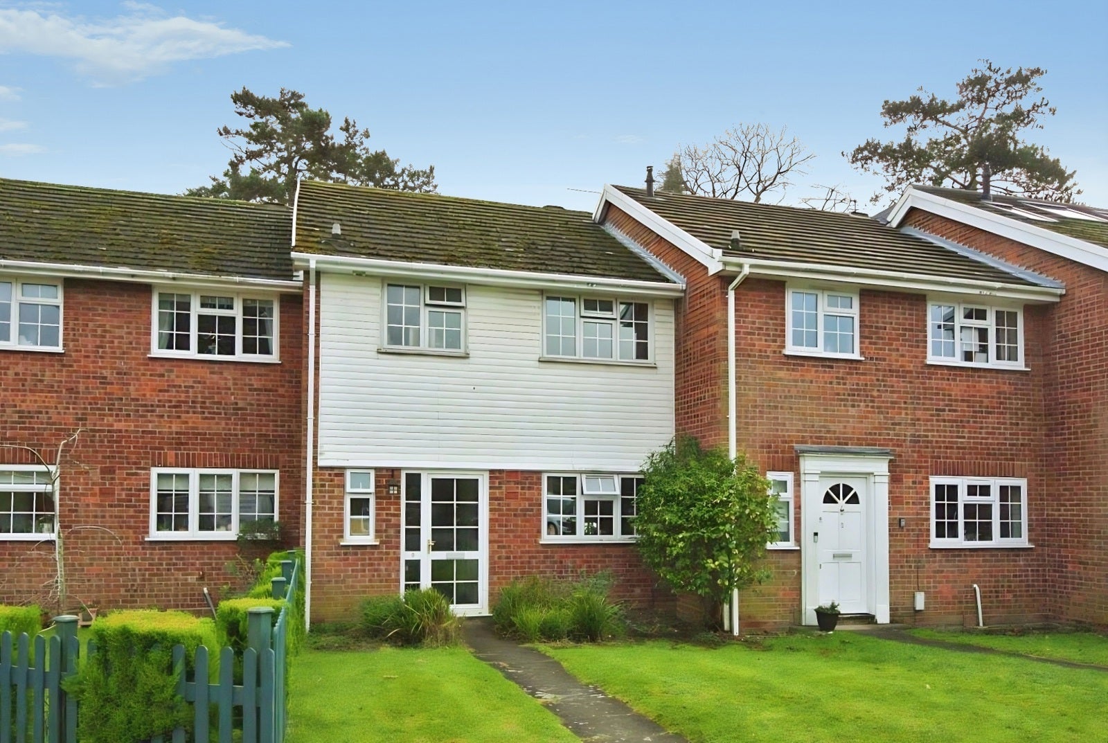 Room Englehurst in Borough of Runnymede