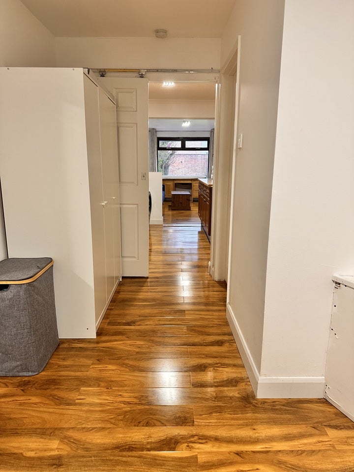 Room Watford Road in Three Rivers