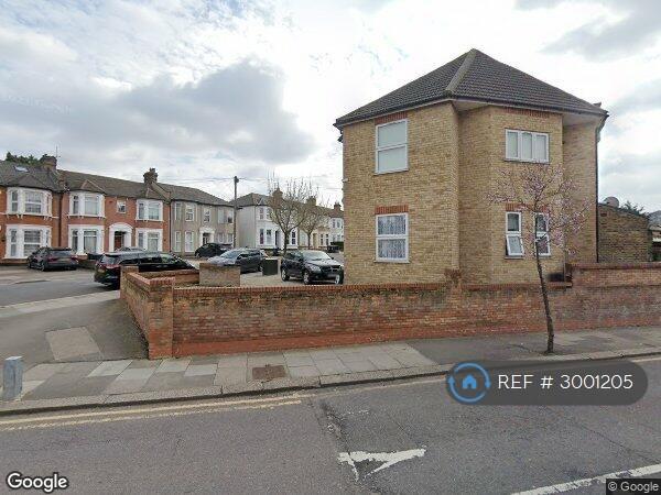 Flat Belgrave Avenue in Greater London