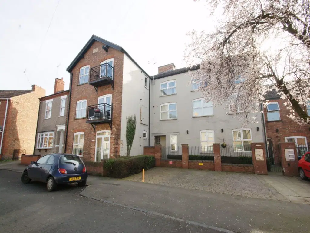 Flat Hunter Street in Rugby