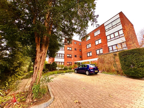 Flat Beaulieu Avenue in London