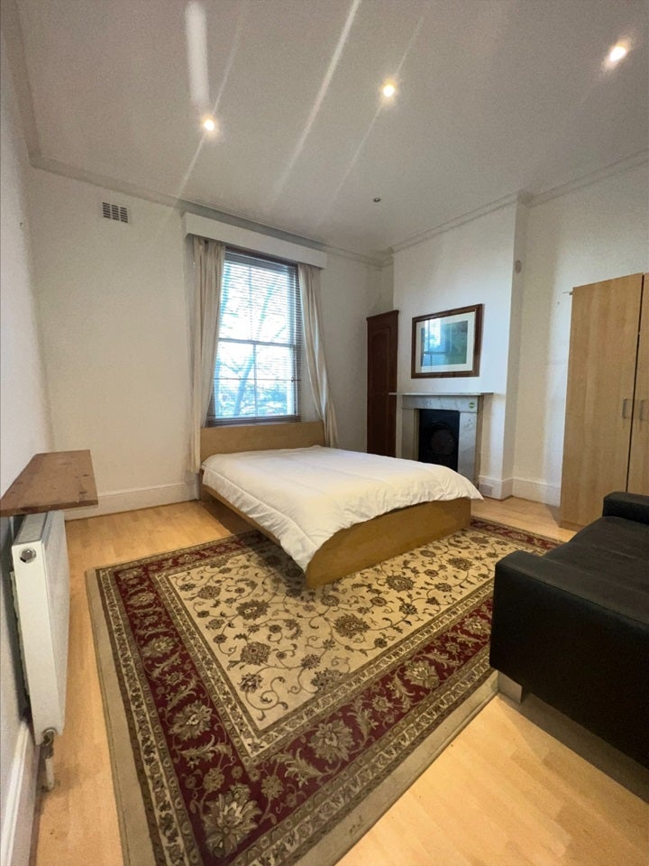 Flat Crouch Hill in Greater London