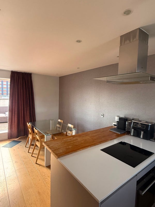 Room Lillie Road in Greater London
